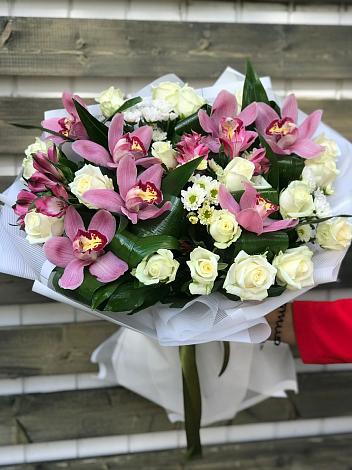 Букет цветов из: Розы и Хризантемы в Хвалынске
