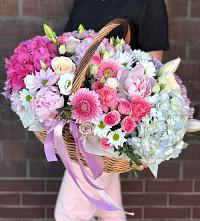 Цветочная композиция из Розы, Хризантемы, Пионы и Лизиантусы в корзине #REPLACE_PRED# Хвалынске