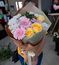Букет цветов из:  Герберы, Розы и Хризантемы в Хвалынске