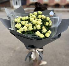 Букет Белые кустовые розы Солинеро в Хвалынске