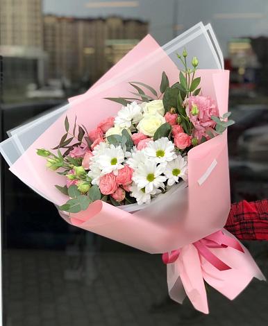 Букет цветов из: Розы, Лизиантусы и Хризантемы в Хвалынске